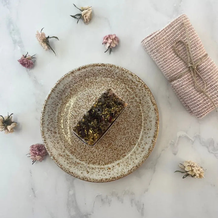 Cleansing Soap with Hibiscus, Elderflower + Geranium Mäesi Apothecary