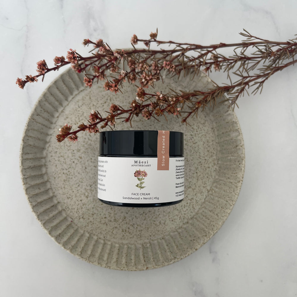 Natural face moisturizer with sandalwood and neroli essential oils